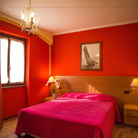 Отель Ristorante La Perla 4*