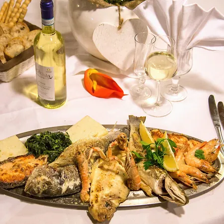 فندق Ristorante La Perla 4*