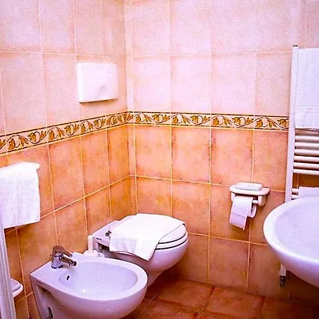 מלון Ristorante La Perla Varallo Pombia